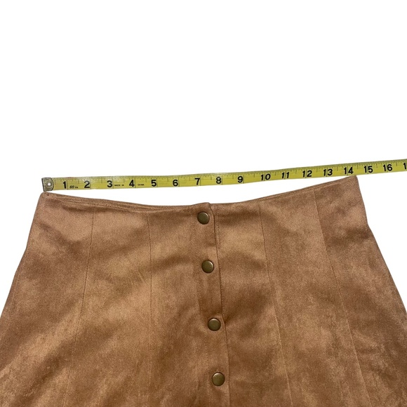 Altar'd State Faux Suede Snap Front Mini-Skirt Light Brown Sz M - Picture 5 of 9